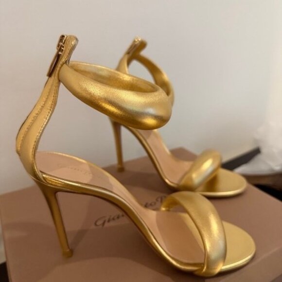 GIANVITO ROSSI BIJOUX Size 37.5 GOLD METALLIC LEATHER SANDALS - Picture 2 of 16